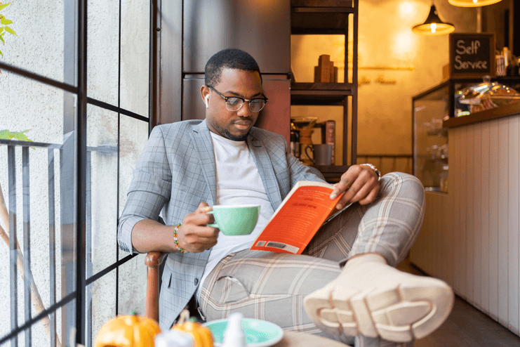 man-reading-at-coffee-shop